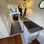 Botel On Boat, Privat Pier, Free Parking Prag