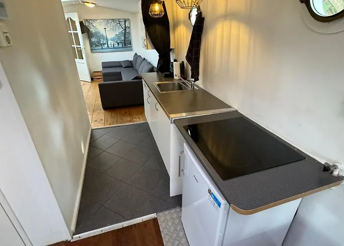 Botel On Boat, Privat Pier, Free Parking Prag